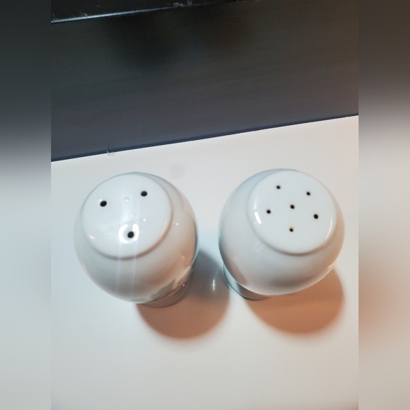 Fine China of Japan Pepper and Salt Shaker , Vintage , Blue, green 🍃 🍂 🍁 - Picture 5 of 7